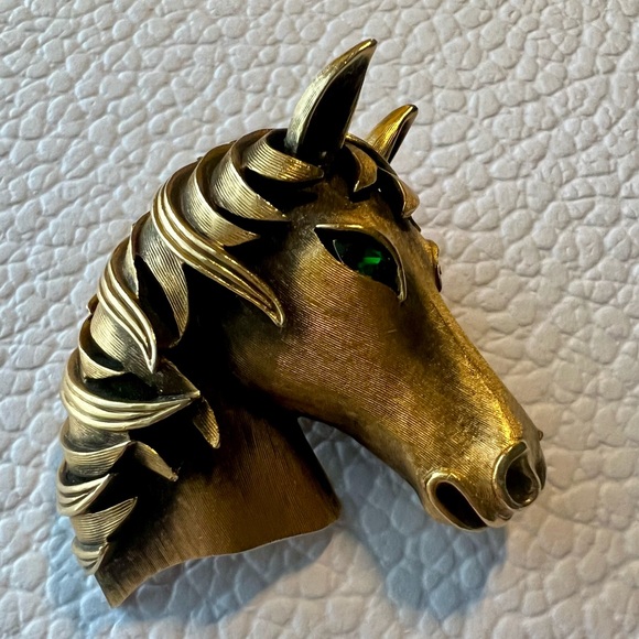 Crown Trifari Golden Horse Head Rhinestone Eyes Figural Brooch - Picture 2 of 6
